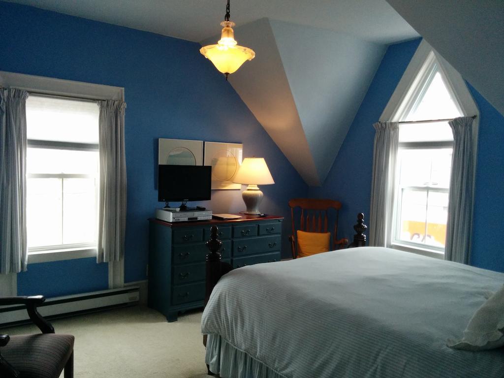 Fairmont House Bed & Breakfast Bed & Breakfast Mahone Bay Room photo