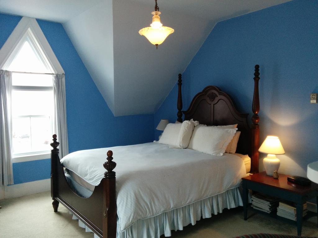 Fairmont House Bed & Breakfast Bed & Breakfast Mahone Bay Room photo