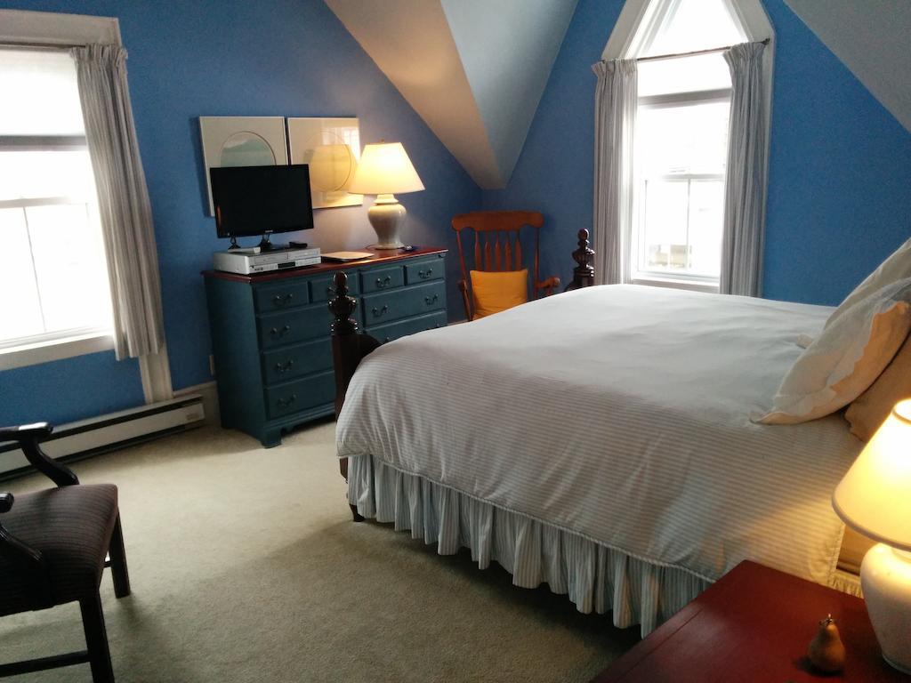 Fairmont House Bed & Breakfast Bed & Breakfast Mahone Bay Room photo